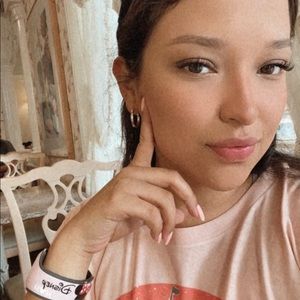 Meet your Posher, Cynthia